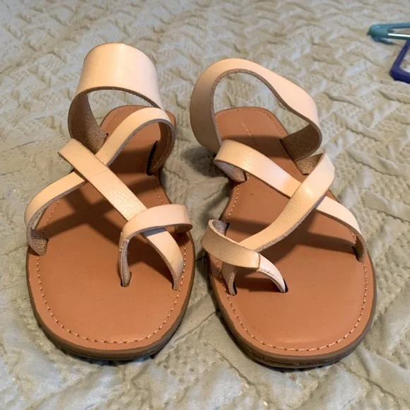 American Eagle sandal. Worn once. Size 7 - Picture 1 of 2